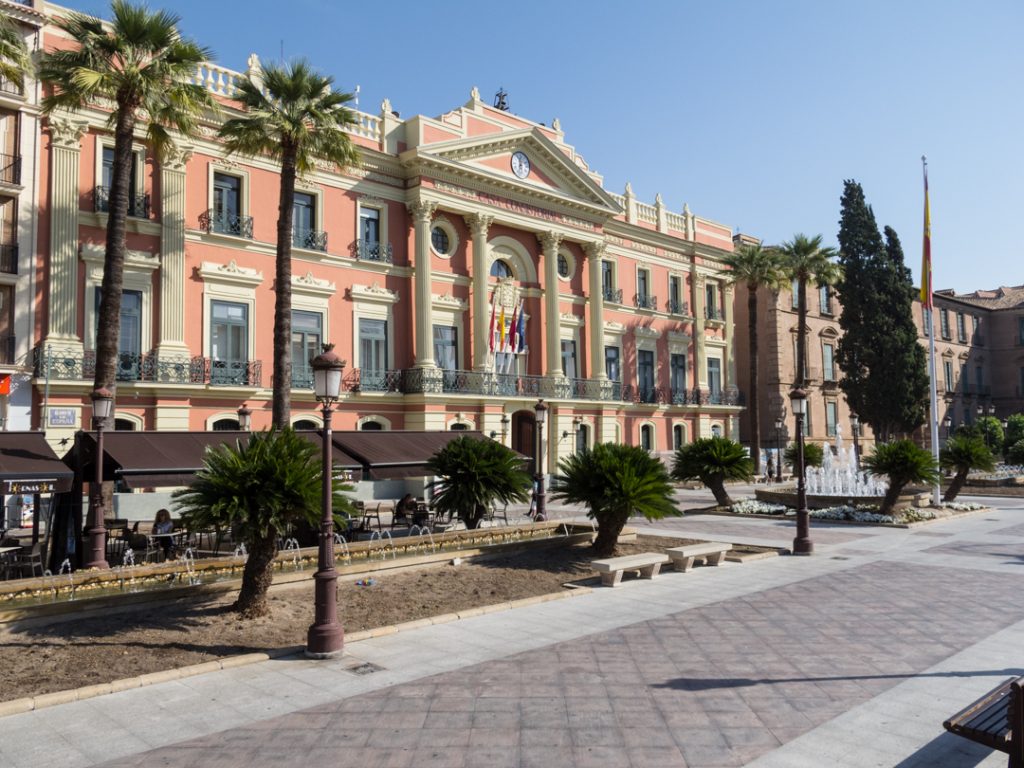 Glorieta mit dem Rathaus
