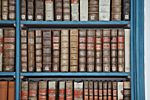 In Reih und Glied sind die alten Bücher vorzufinden - alle sind zudem digitalisert gespeichert