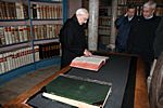 Eine Bibel - in sechs Sprachen gedruckt