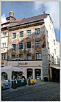 Fassadenmalerei an der Hussenstrasse, neben dem Hotel Barbarossa